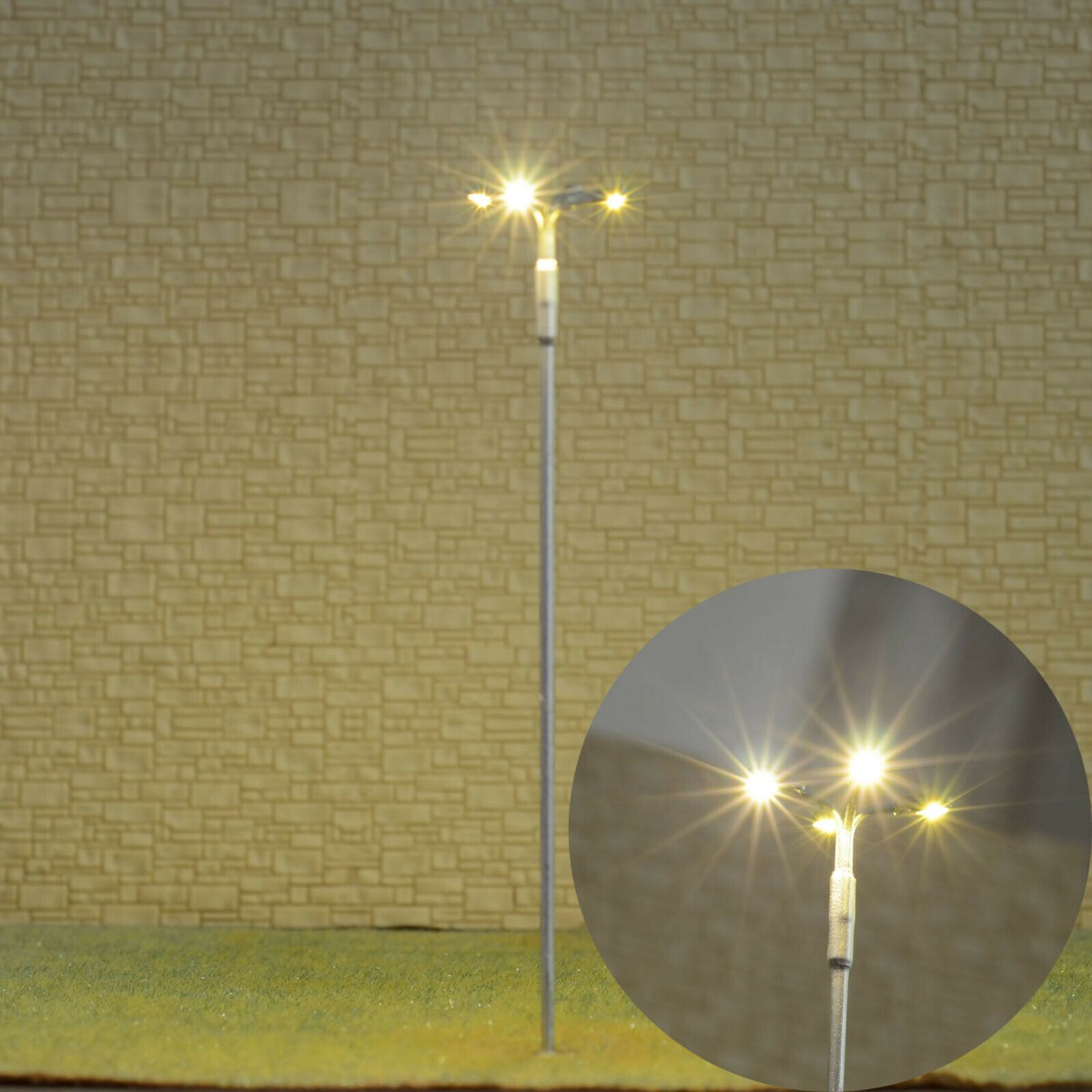2 x HO scale model railroad plaza street lights LED lampposts flood lamps #024SL